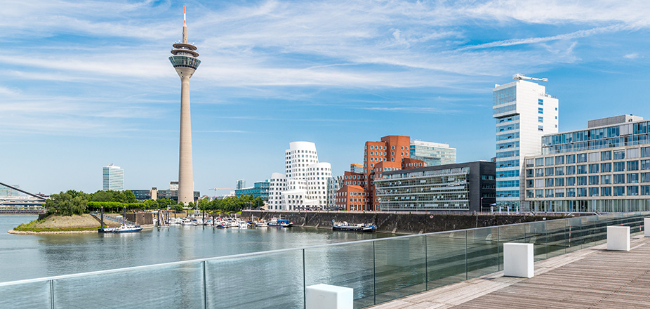 Fernsehturm & Gehry-Bauten
