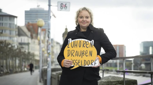 W900 H498 X1650 Y377 Zuhoeren Duesseldorf 8979 0790fb20924f184e