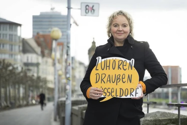 W900 H498 X1650 Y377 Zuhoeren Duesseldorf 8979 0790fb20924f184e