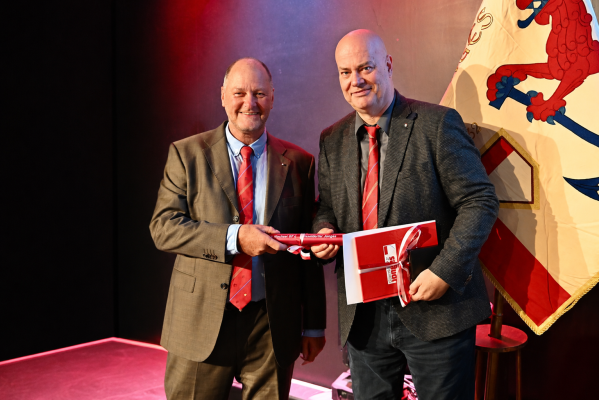 2 Klaus Melcher (.l.) Jochen Büchsenschütz Copyright Düsseldorfer Jonges Wolfgang Harste