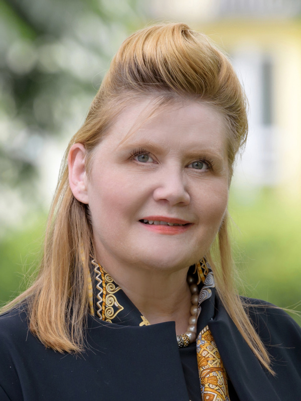 Portrait Petra Skodzig Finanzvorstand Graf Recke Stiftung