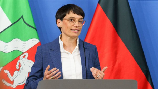 4nw08279 Foto Land Nrw Martin Gotz Klein