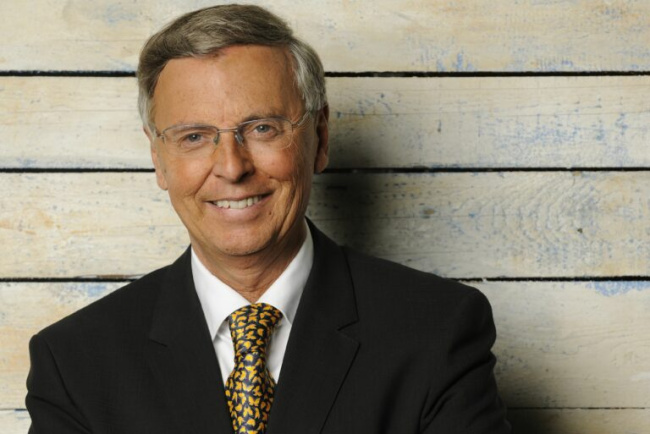 Portrait Bosbach Bretterwand 768x1152